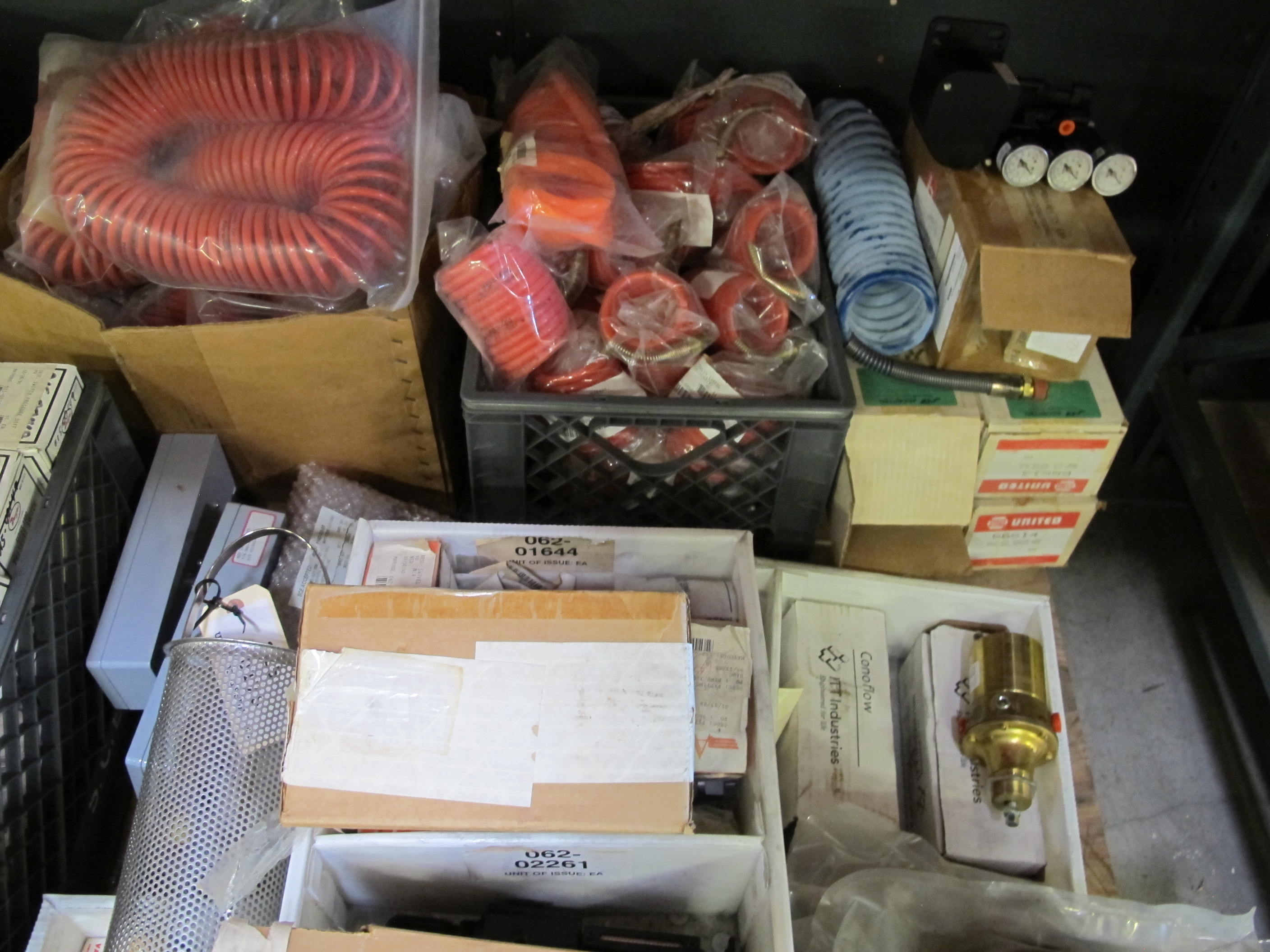 LOT TO INCLUDE: (2) MSA AIRLINE FILTER, PART# 81857, (1) CIRCLE SEALS CONTROLS CORP, PRESSURE REGULATOR, PART#1346-4M-N REV.AD, MISC COILED SERVICE HOSES, (2) ITT CONOFLOW, MODEL#GFH45ATKEX1G, (2) PARKER PRESSURE REGULATORS, MODEL#DT 1807, (1 CRATE) DWYER SERIES 1900 PRESSURE SWITCHES. LOADING & HANDLING FEE $15-4552